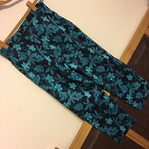 Sag Harbor floral stretch capris NWOT 8 - Picture 5 of 6